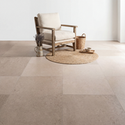 yarenza Aura Terrena Beige Plak PVC - Texture and Room View